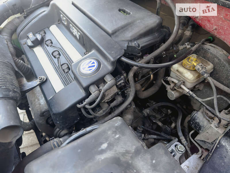 Хетчбек Volkswagen Golf 2003 в Львові