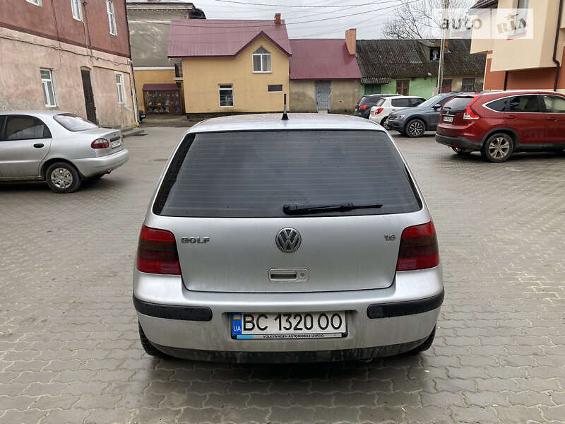 Хэтчбек Volkswagen Golf 2002 в Яворове