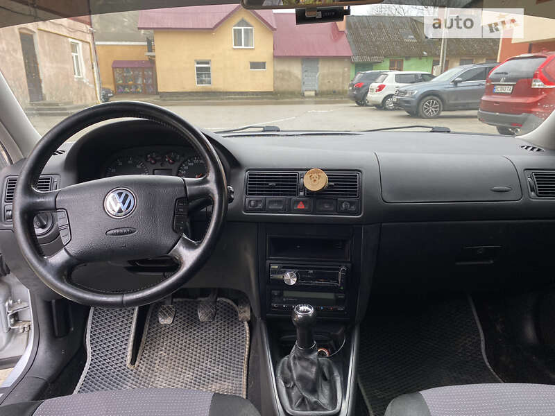 Хэтчбек Volkswagen Golf 2002 в Яворове