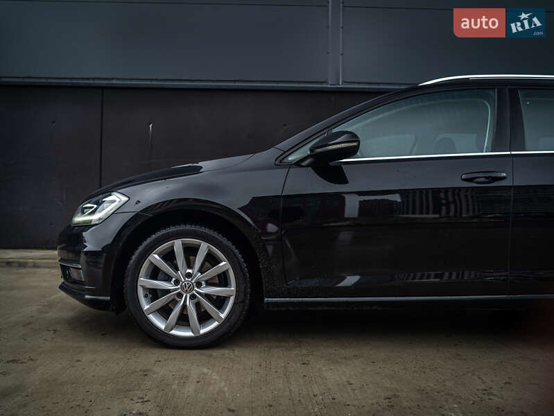 Універсал Volkswagen Golf 2020 в Києві