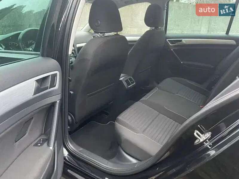 Хетчбек Volkswagen Golf 2015 в Стрию