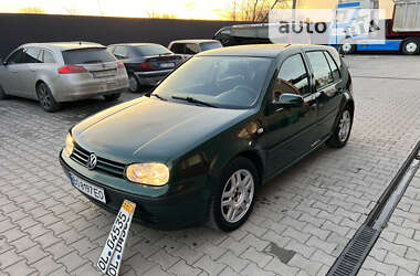 Хэтчбек Volkswagen Golf 2001 в Тернополе