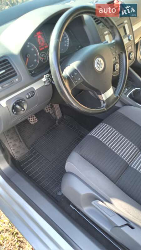 Хэтчбек Volkswagen Golf 2008 в Кривом Роге