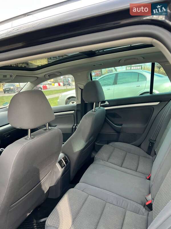 Универсал Volkswagen Golf 2009 в Ужгороде