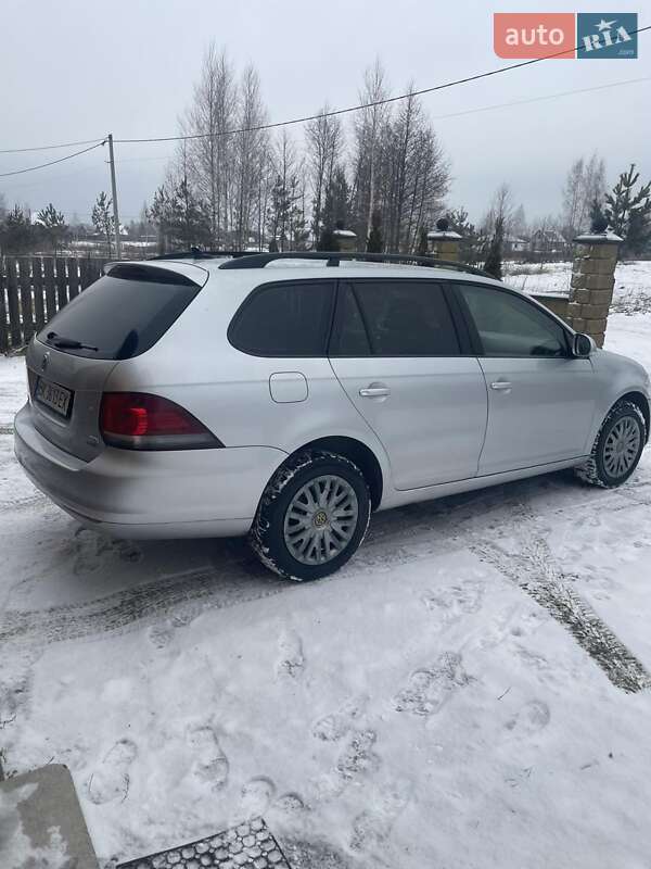 Універсал Volkswagen Golf 2010 в Сарнах