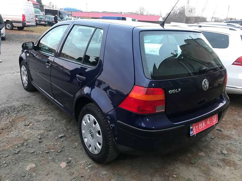 Хэтчбек Volkswagen Golf 2001 в Умани