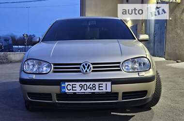 Хэтчбек Volkswagen Golf 2002 в Черновцах