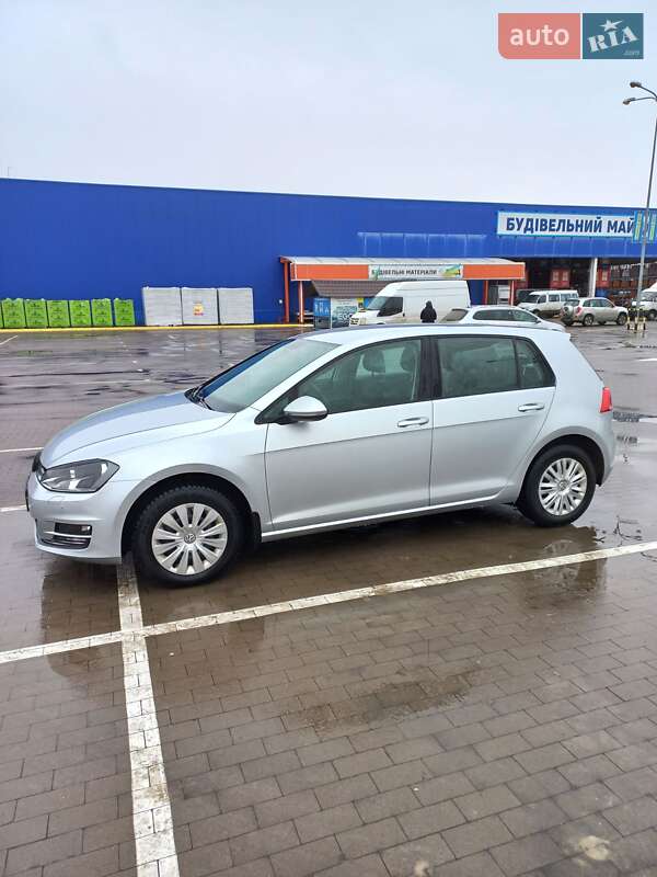 Хэтчбек Volkswagen Golf 2016 в Ромнах