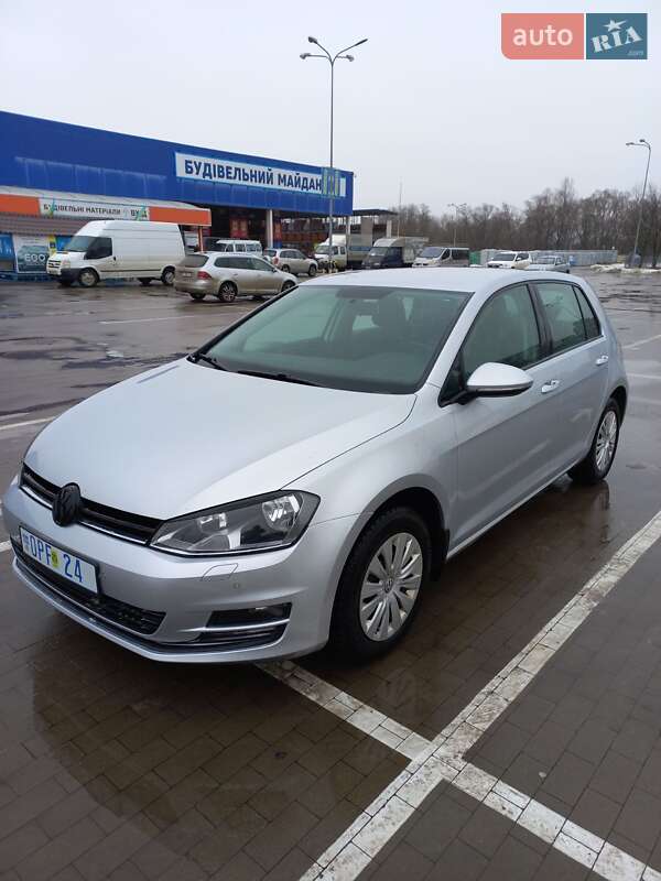 Хэтчбек Volkswagen Golf 2016 в Ромнах