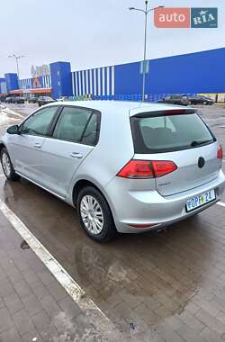 Хетчбек Volkswagen Golf 2016 в Сумах