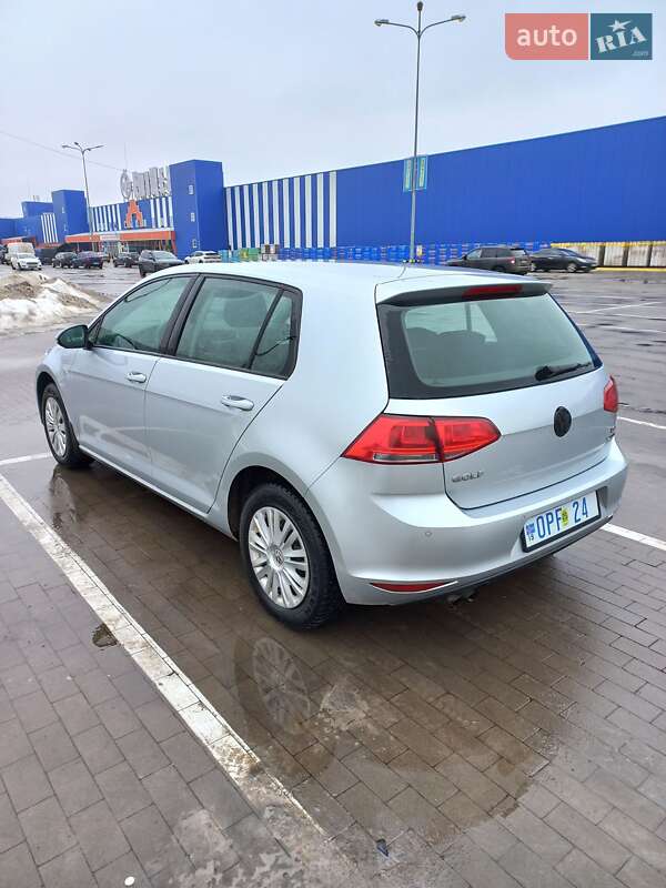 Хэтчбек Volkswagen Golf 2016 в Ромнах
