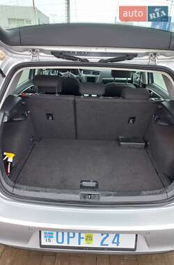 Хэтчбек Volkswagen Golf 2016 в 