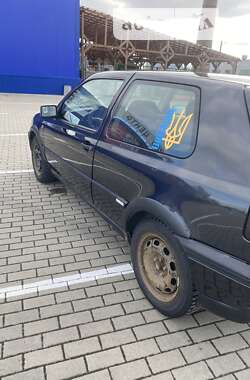 Хэтчбек Volkswagen Golf 1995 в Нововолынске