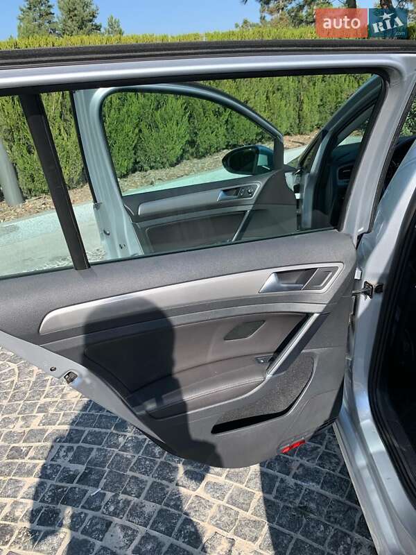 Універсал Volkswagen Golf 2015 в Дніпрі