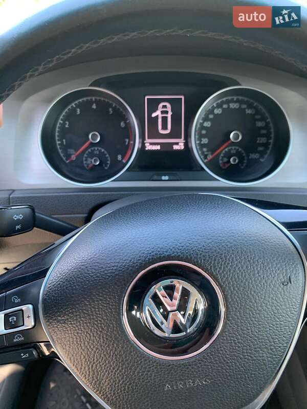 Універсал Volkswagen Golf 2015 в Дніпрі