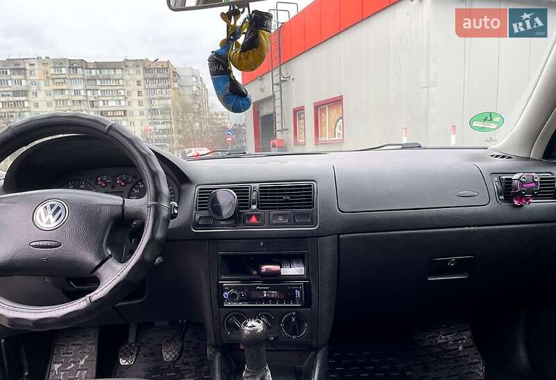 Универсал Volkswagen Golf 2001 в Киеве