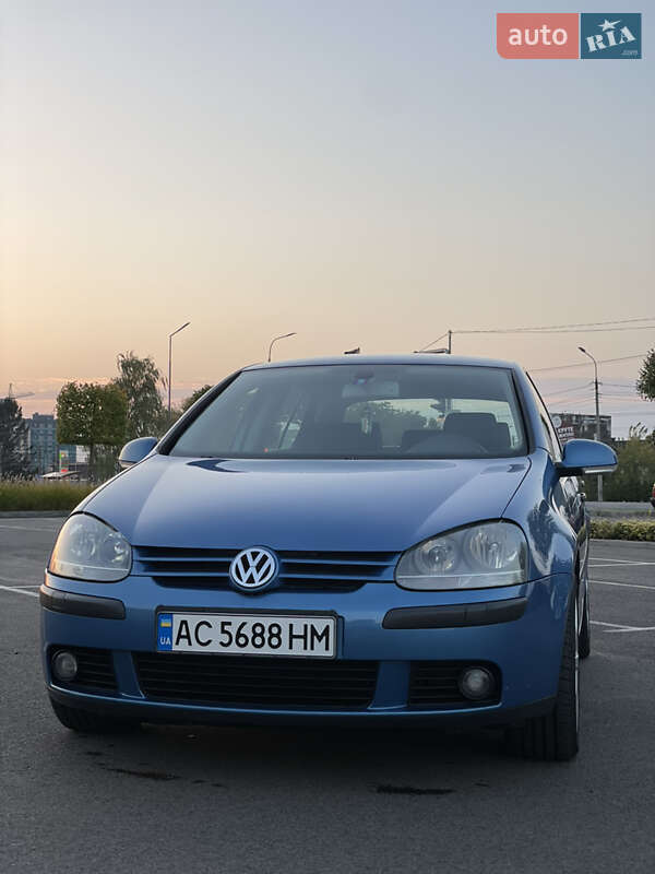 Хетчбек Volkswagen Golf 2003 в Луцьку