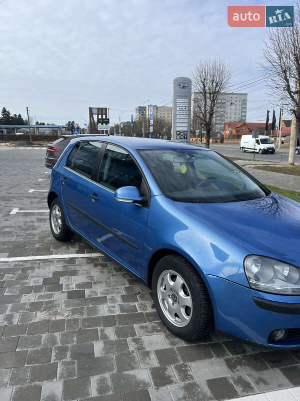 Хетчбек Volkswagen Golf 2003 в Луцьку