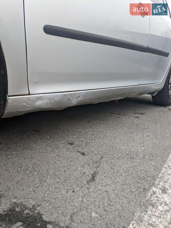 Хетчбек Volkswagen Golf 2004 в Ужгороді