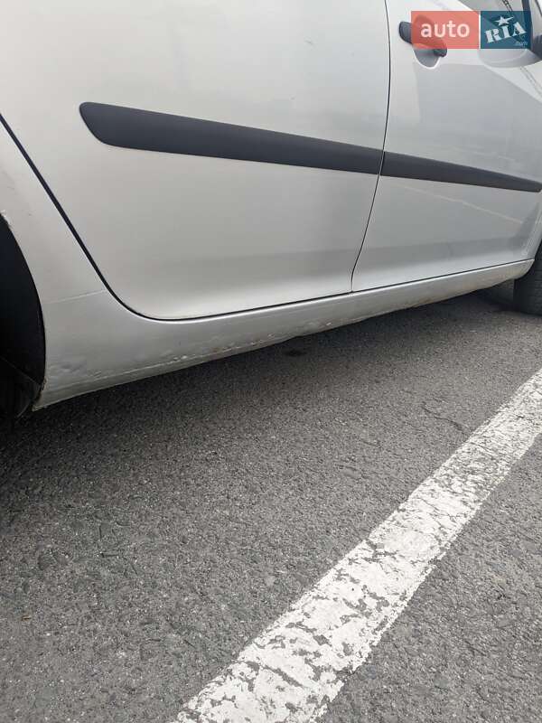 Хетчбек Volkswagen Golf 2004 в Ужгороді