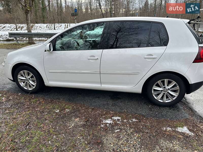 Хетчбек Volkswagen Golf 2008 в Звягелі