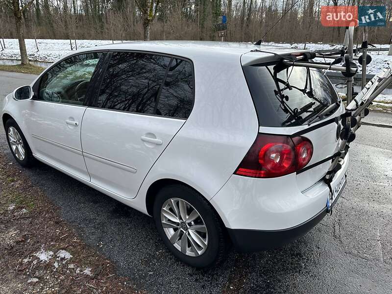 Хетчбек Volkswagen Golf 2008 в Звягелі