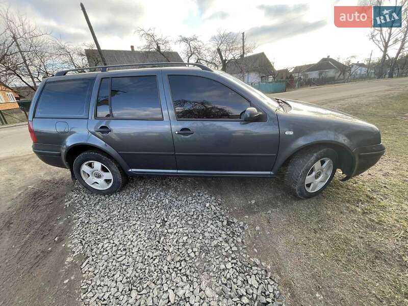 Универсал Volkswagen Golf 2003 в Сарнах