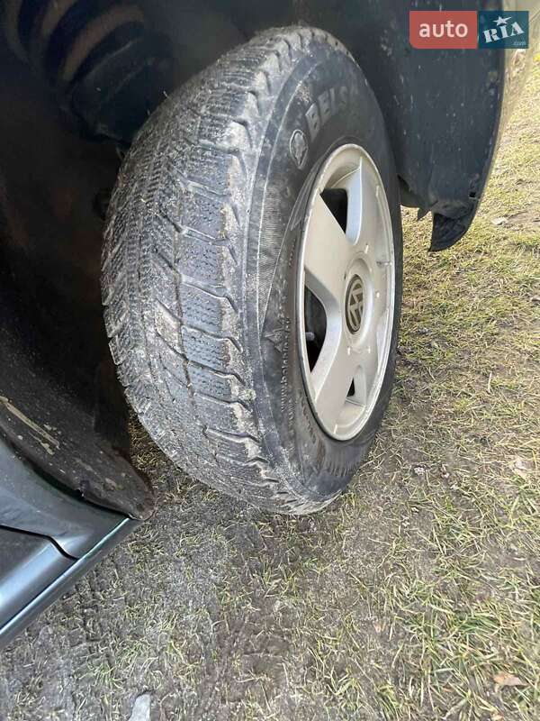 Универсал Volkswagen Golf 2003 в Сарнах