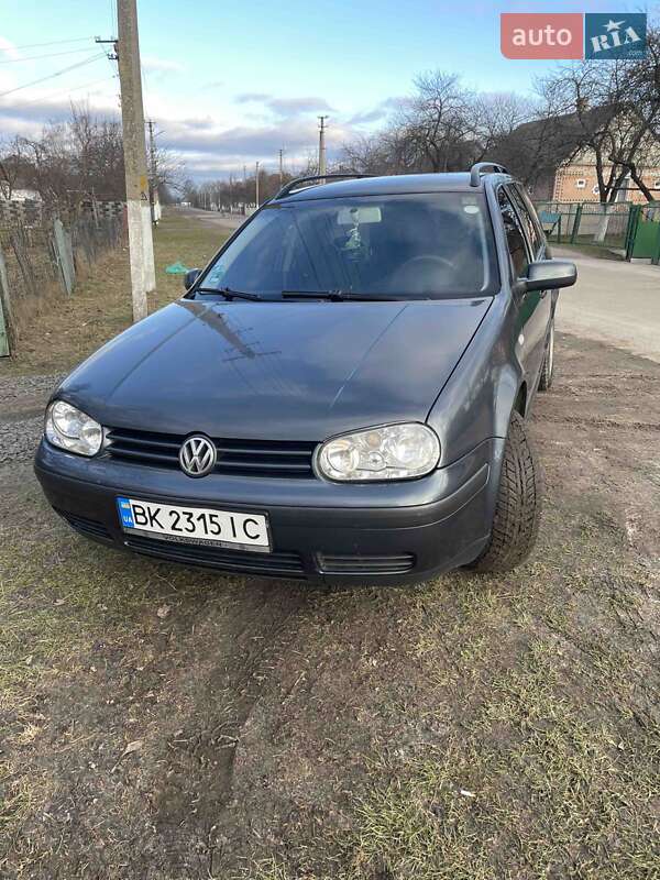 Универсал Volkswagen Golf 2003 в Сарнах