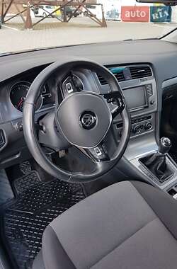 Універсал Volkswagen Golf 2015 в Чернівцях
