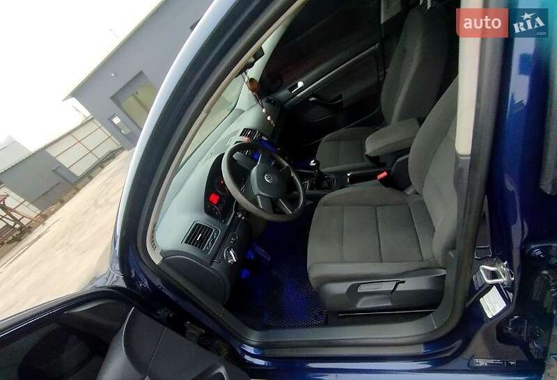Хетчбек Volkswagen Golf 2005 в Дніпрі фото 6 Хетчбек Volkswagen Golf 2005 в Дніпрі