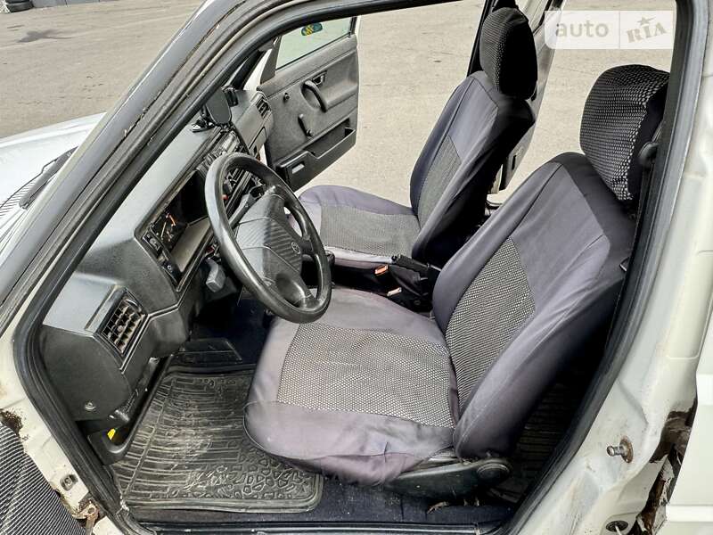 Хэтчбек Volkswagen Golf 1990 в Одессе