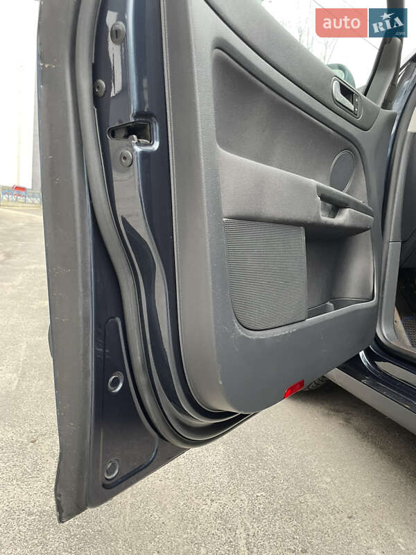 Хэтчбек Volkswagen Golf 2005 в Виннице