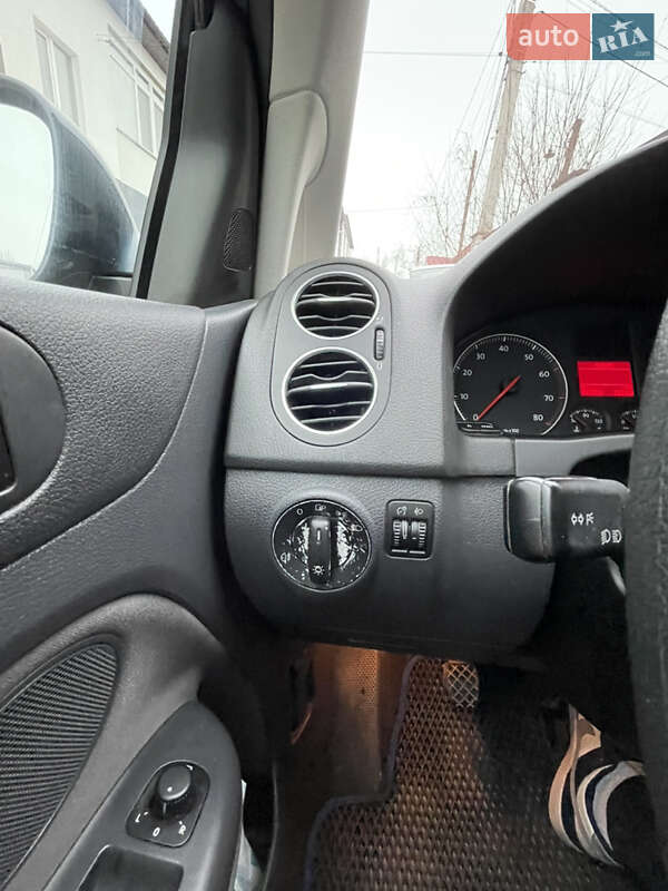 Хэтчбек Volkswagen Golf 2005 в Виннице