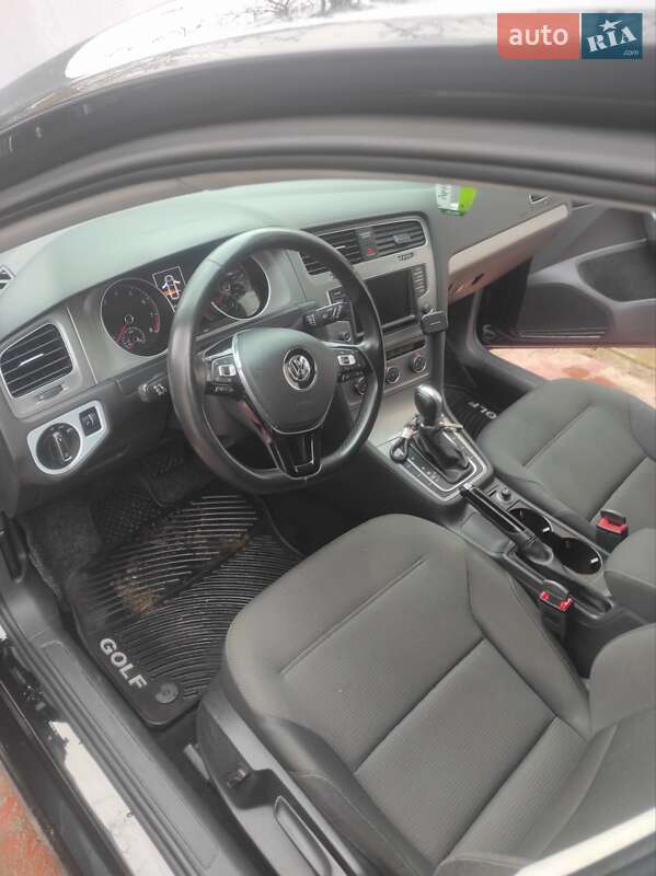 Универсал Volkswagen Golf 2015 в Сумах