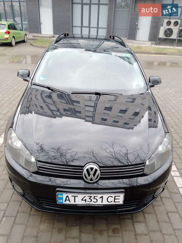 Універсал Volkswagen Golf 2012 в Івано-Франківську