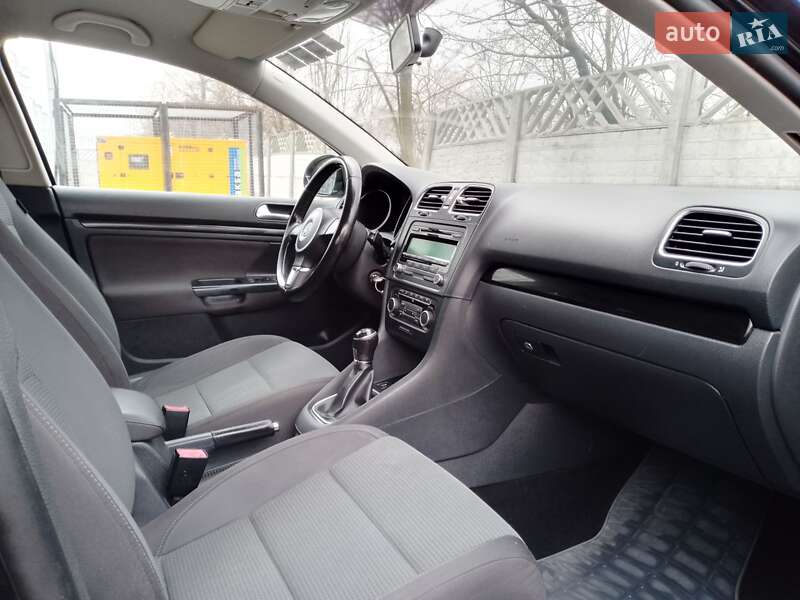 Універсал Volkswagen Golf 2012 в Івано-Франківську