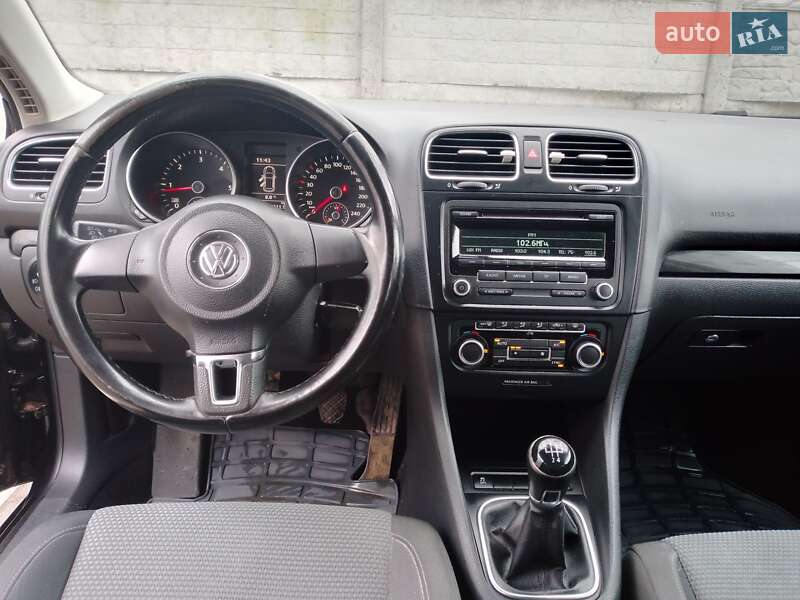 Універсал Volkswagen Golf 2012 в Івано-Франківську