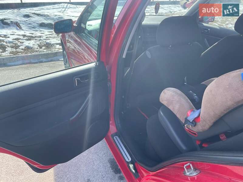 Хэтчбек Volkswagen Golf 2000 в Харькове