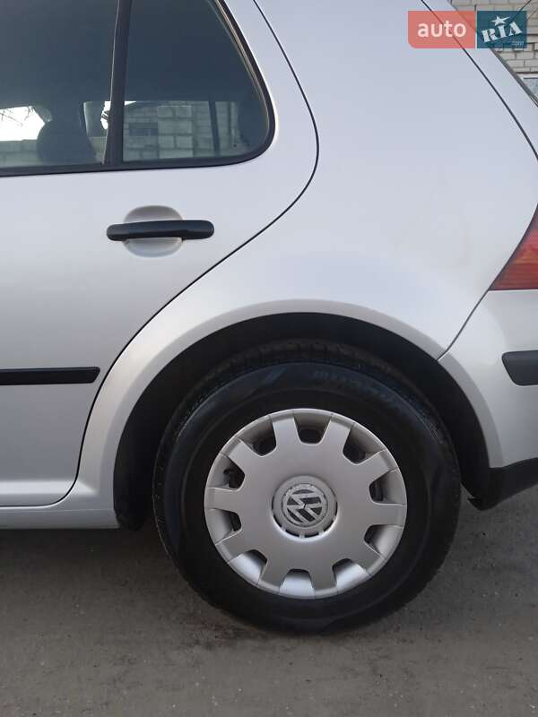 Хэтчбек Volkswagen Golf 1999 в Краснограде