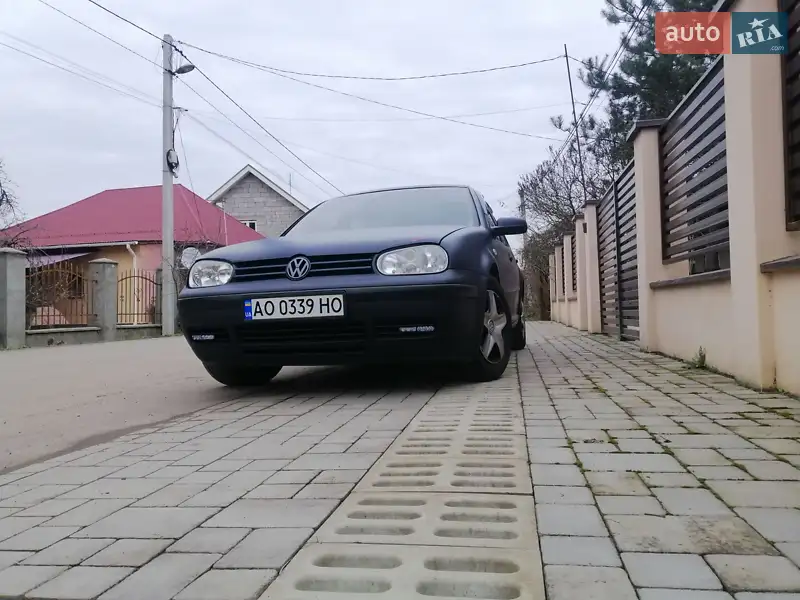 Хетчбек Volkswagen Golf 1998 в 