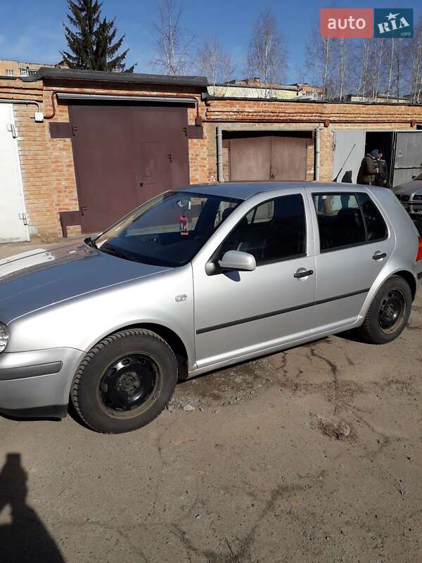 Хэтчбек Volkswagen Golf 2001 в Полтаве