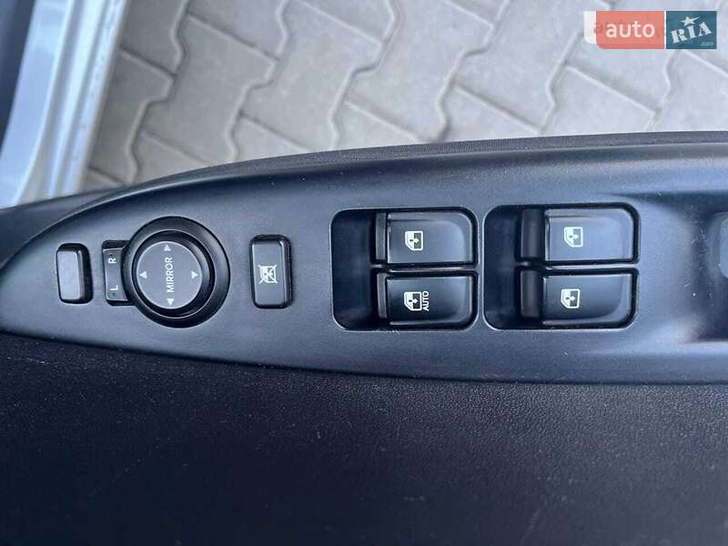 Хетчбек Volkswagen Golf 2005 в Хмельницькому