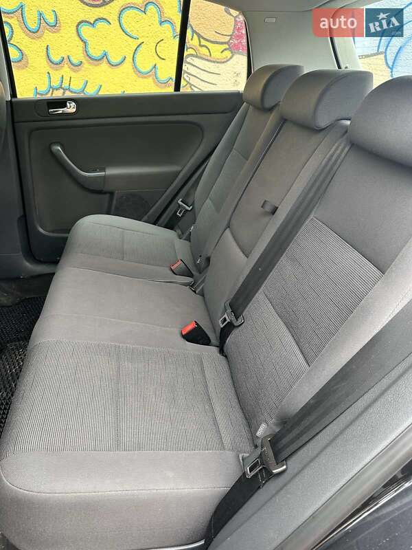 Хетчбек Volkswagen Golf 2005 в Рахові