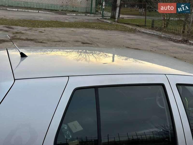 Хэтчбек Volkswagen Golf 2000 в Кременчуге