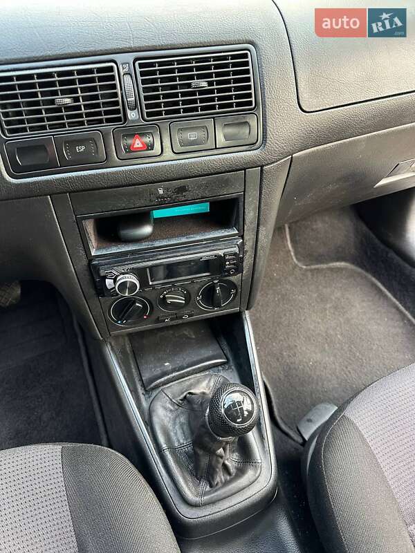 Хэтчбек Volkswagen Golf 2000 в Кременчуге