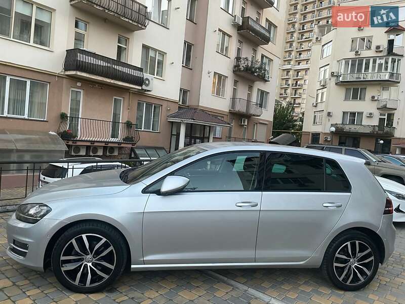 Хэтчбек Volkswagen Golf 2014 в Одессе