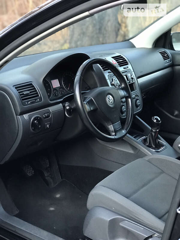 Хэтчбек Volkswagen Golf 2008 в Киеве