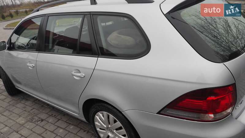 Универсал Volkswagen Golf 2011 в Ровно