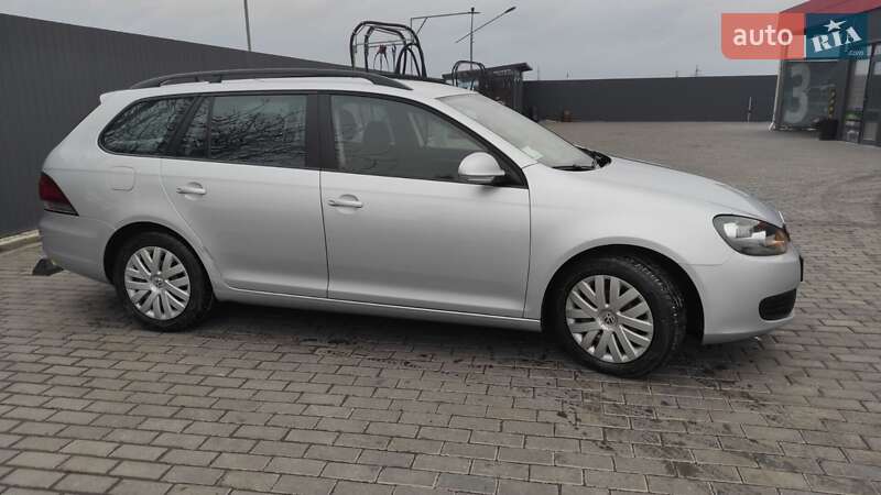 Универсал Volkswagen Golf 2011 в Ровно